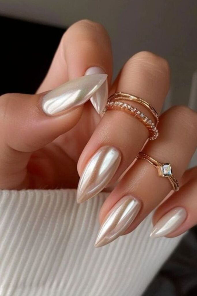 Bridal-Chrome-Nails-That-Look-Luxurious.