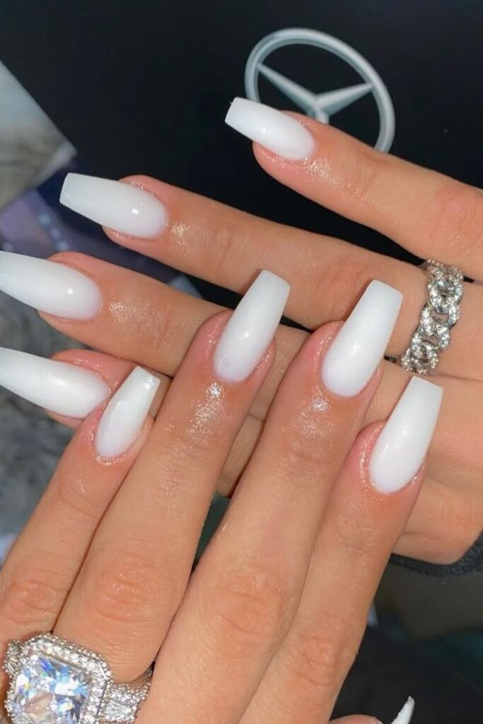 Bridal-Nail-Colors-That-Look-Amazing-in-Wedding-Photos