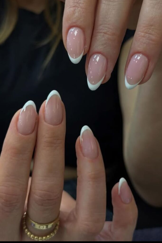 Short-French-Tip-Nails
