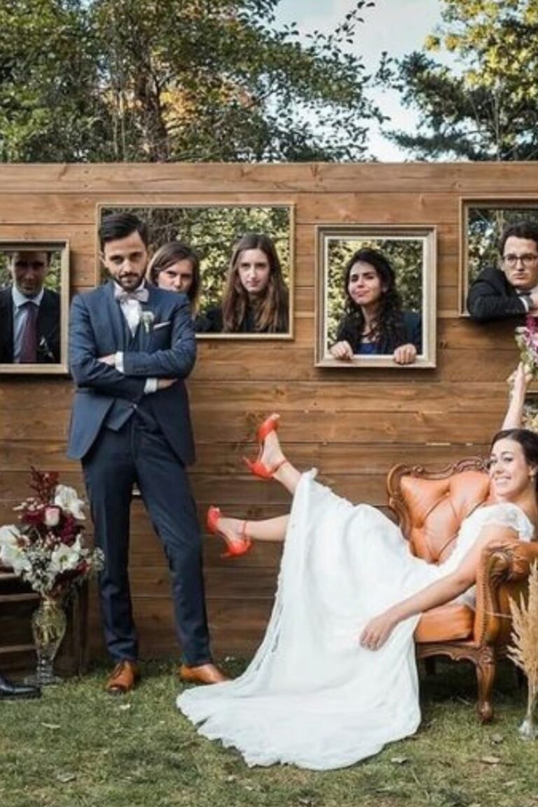 Spooky-Halloween-Wedding-Photo-Booth-Ideas