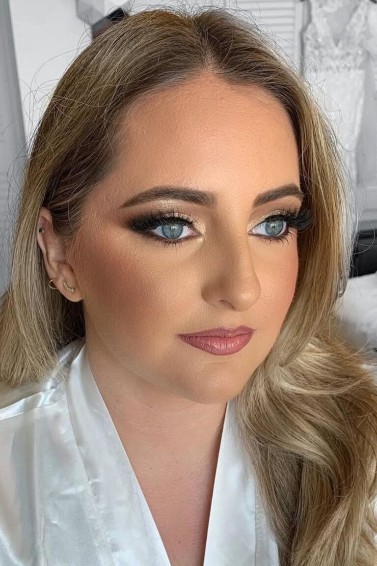 Stunning-smoky-wedding-makeup-blue-eyes