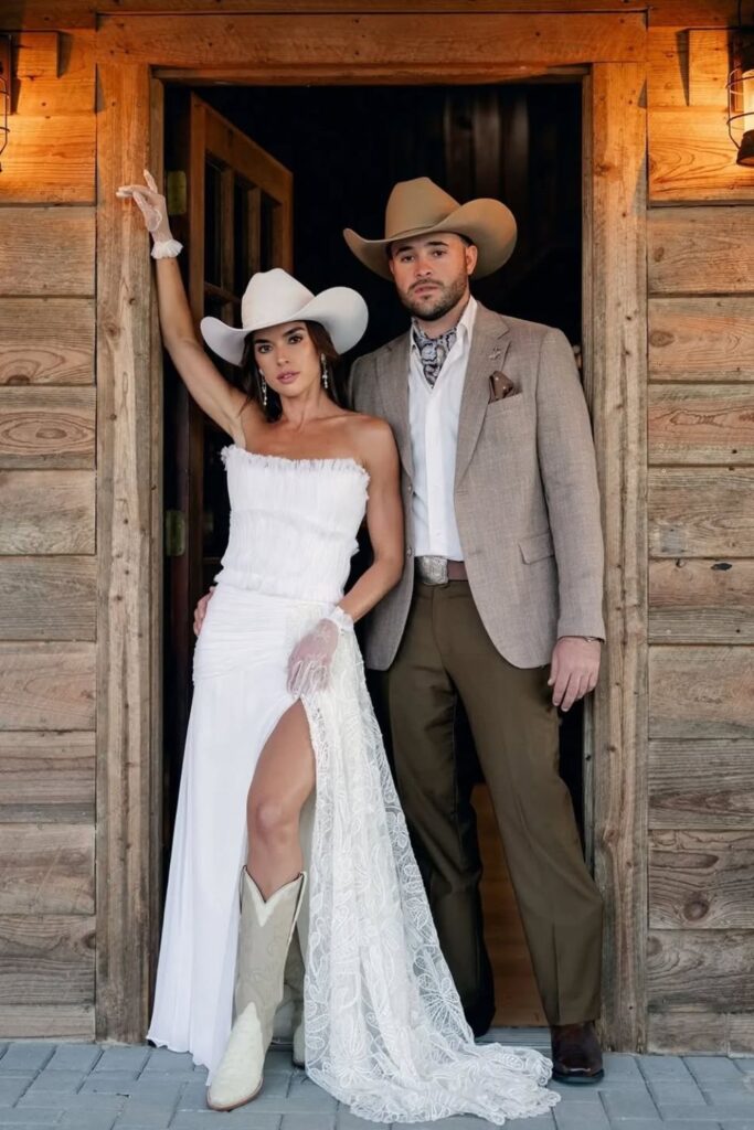 Stylish-Barn-and-Ranch-Wedding-Outfit-Ideas