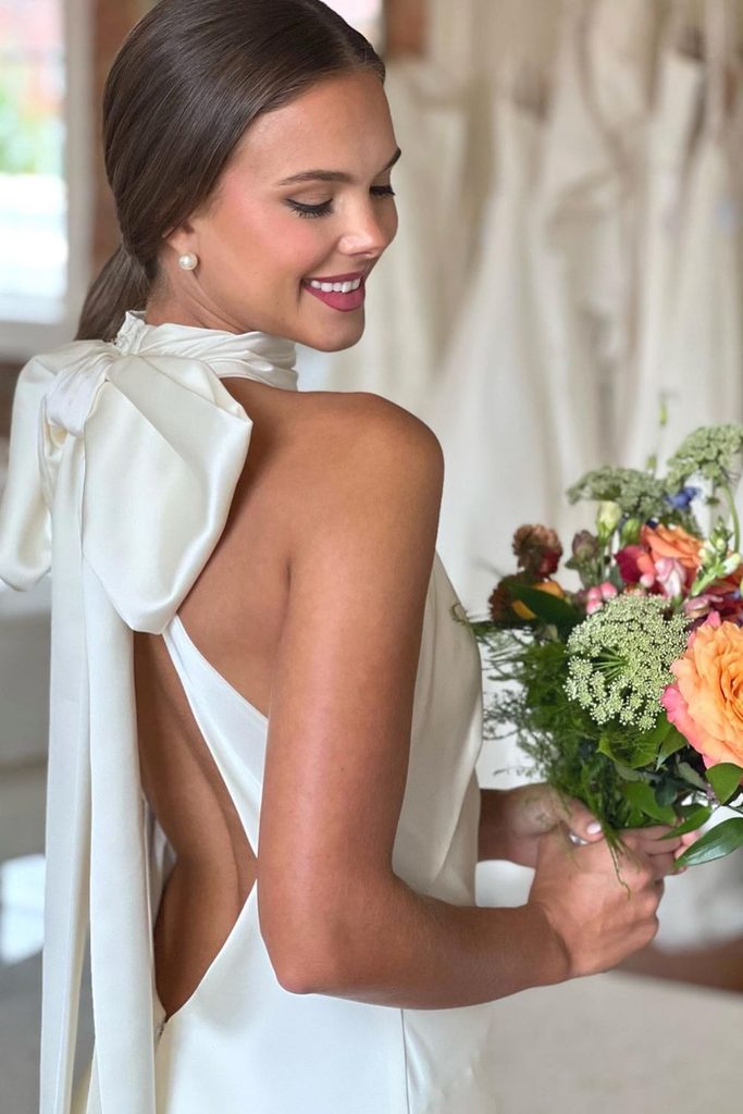 Everything-Brides-Should-Know-Before-Choosing-a-Fall-Wedding-Bouquet