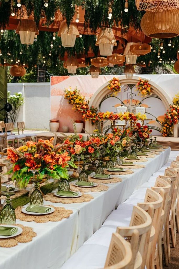 Fall-Wedding-Decor-Ideas-That-Will-Make-Your-Wedding-Feel-Romantic