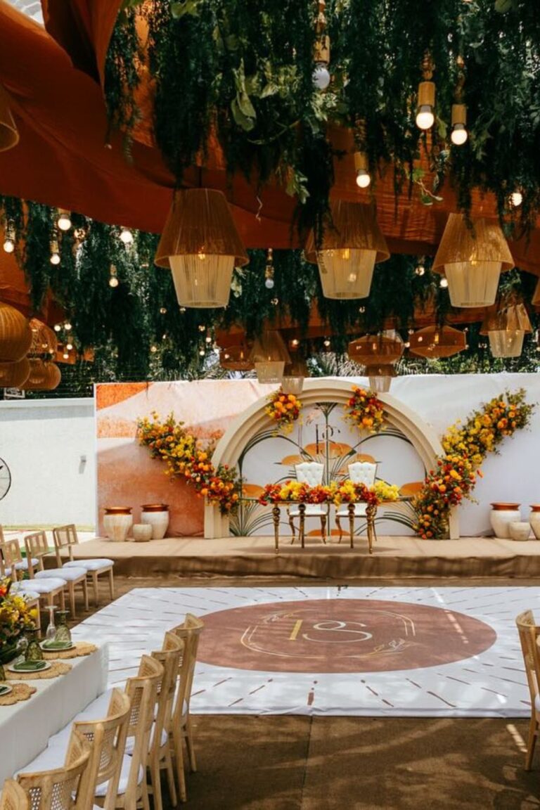 Fall-Wedding-Decor-Ideas-That-Will-Make-Your-Wedding-Feel-Romantic