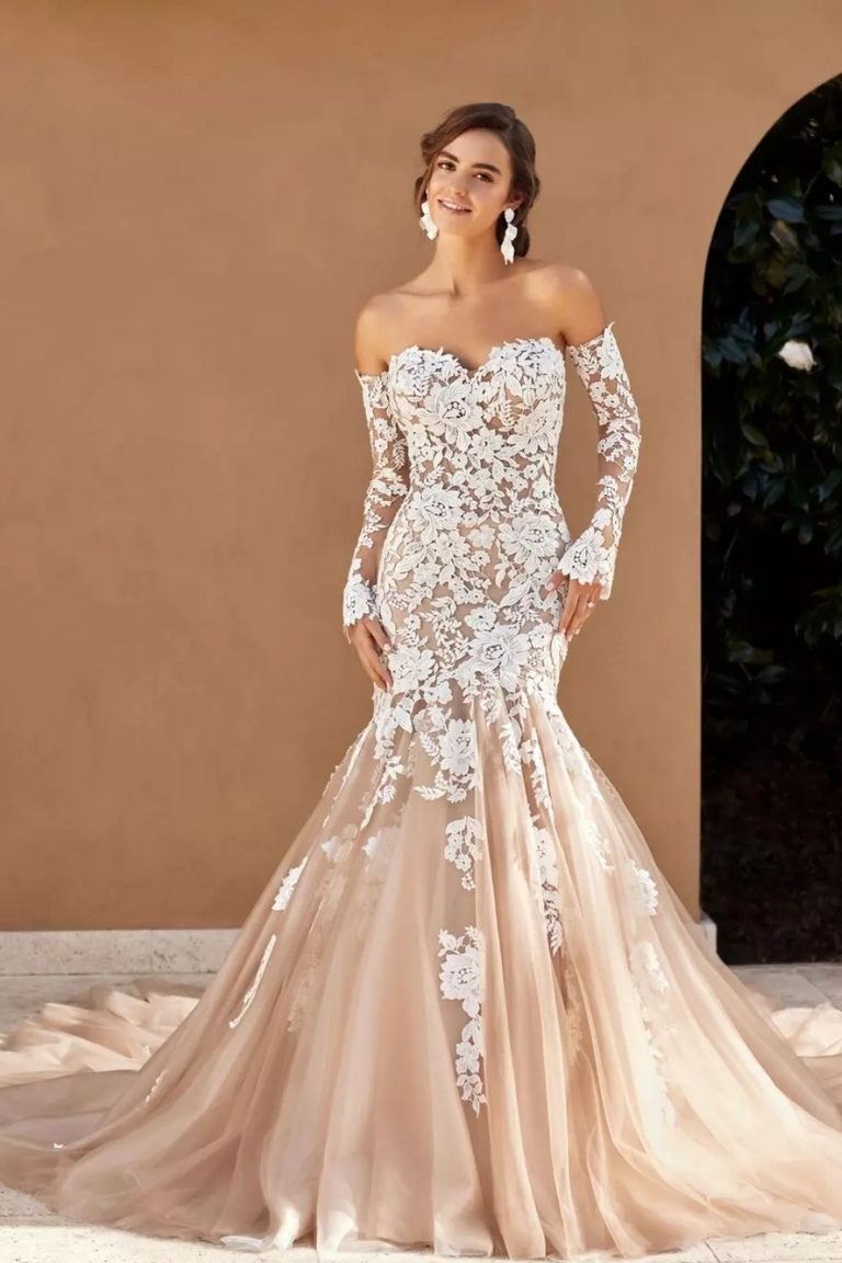 How-to-Choose-a-Wedding-Dress-for-a-Fall-Wedding