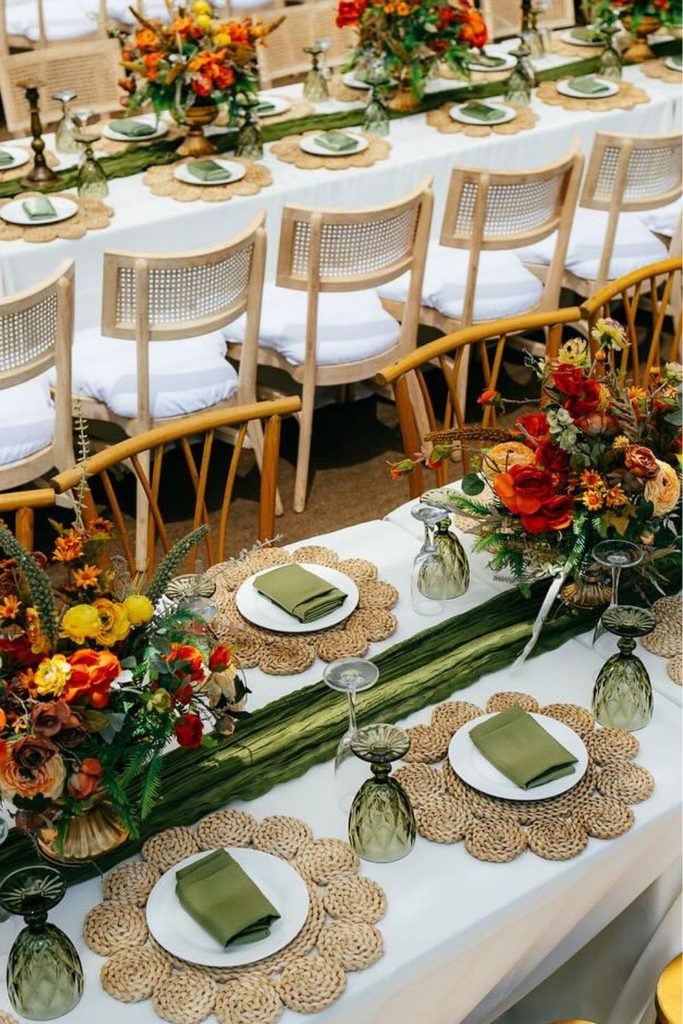 Wooden-Details-for-a-Rustic-Wedding